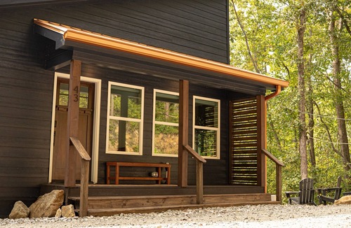 Sautee Nacoochee Cottage | 5.5mi to Helen-Couples Shower-Private Fire Pit