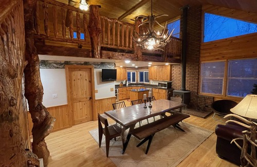 Swanlake Cabin | 5 acre Cabin with Pond & Stream!