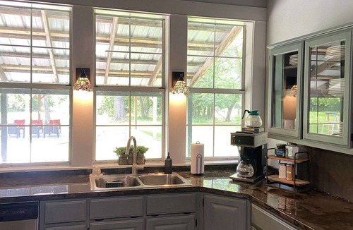 Little Flock House | 5 Acre Farmhouse+Dog Friendly+Game Room+2 King Bed