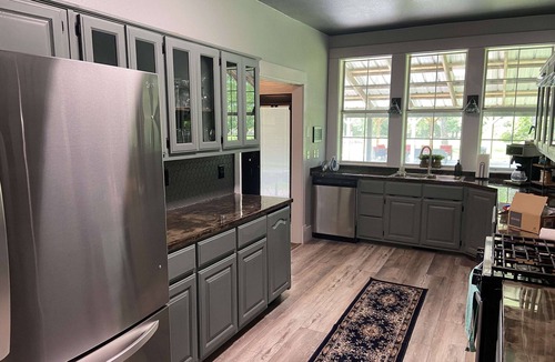 Little Flock House | 5 Acre Farmhouse+Dog Friendly+Game Room+2 King Bed