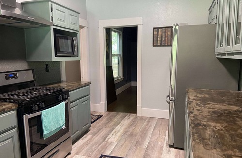 Little Flock House | 5 Acre Farmhouse+Dog Friendly+Game Room+2 King Bed