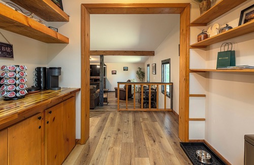 Wolf Creek House | 5 acre Paradise-Shawnee Wine Trail, Pool, Pond, Firepit, Pet Friendly