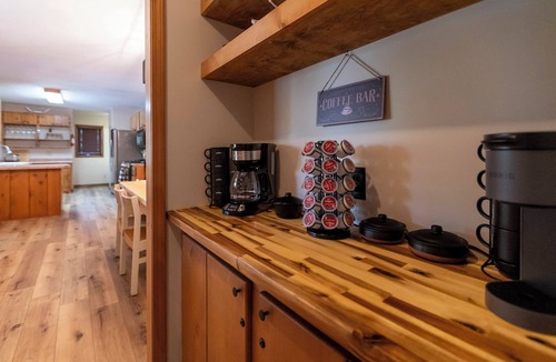 Wolf Creek House | 5 acre Paradise-Shawnee Wine Trail, Pool, Pond, Firepit, Pet Friendly