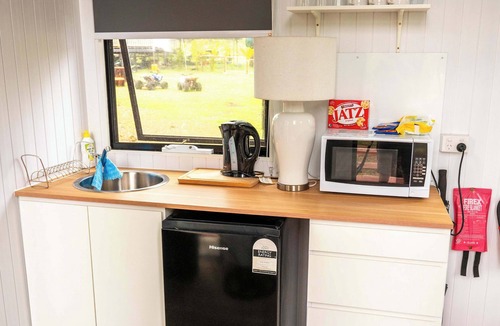 Jimboomba House | 5-Acre Retreat (Single) by Tiny Away