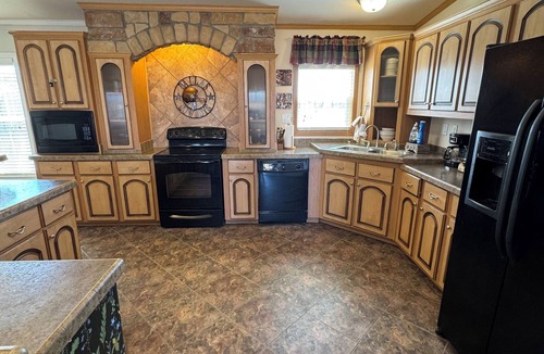 Colorado City House | 5 Acre West Texas Retreat -3 Miles From Highway - Plenty of Truck Parking