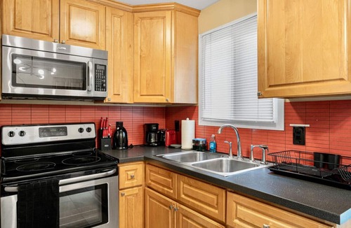 Highline Apartment | 5-Apt Complex (7b5b in total) Close to Airport