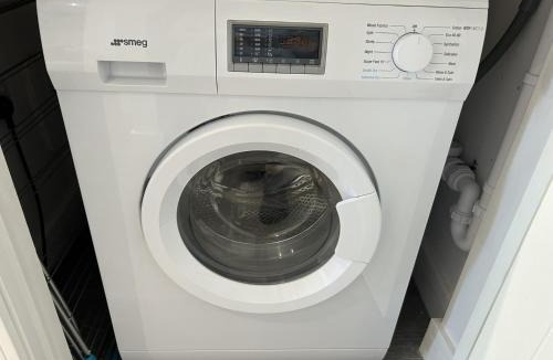 Runnymede House | 5 Aviv Place