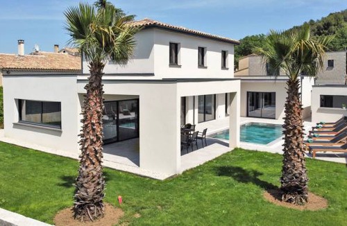 Saint-Genies-de-Comolas House | 5 bedroom accommodation in Saint-Geniès-de-Comola