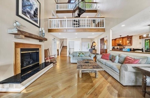 Huddleston House | 5 Bathrooms, 2 Flex Rooms, 3½ Bathrooms! Sandy Beach, Pet Friendly, Hot Tub, Fire Pit & Wifi!