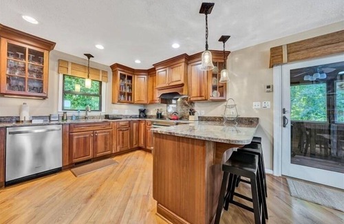 Huddleston House | 5 Bathrooms, 2 Flex Rooms, 3½ Bathrooms! Sandy Beach, Pet Friendly, Hot Tub, Fire Pit & Wifi!
