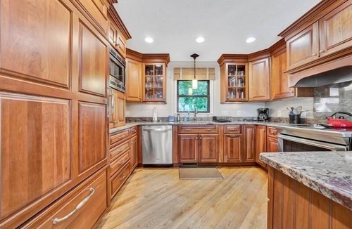 Huddleston House | 5 Bathrooms, 2 Flex Rooms, 3½ Bathrooms! Sandy Beach, Pet Friendly, Hot Tub, Fire Pit & Wifi!