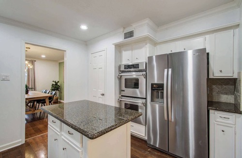 Barker House | 5-BD/3.5-BA Grand Getaway + Backyard Pool Paradise