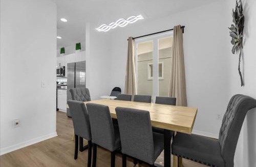Sunset Lakes House | 5 BD 3.5 BA Sunset Lakes 2943 SV