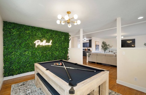 Sunnyside House | 5 BD/3.5BA -Arcade-WFH Desks-Pool/Pingpong Table