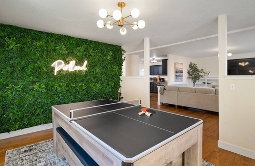 Sunnyside House | 5 BD/3.5BA -Arcade-WFH Desks-Pool/Pingpong Table