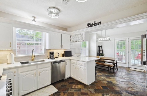 Flower Mound House | 5-BD,3-BA Serene Retreat in Heart of Flower Mound