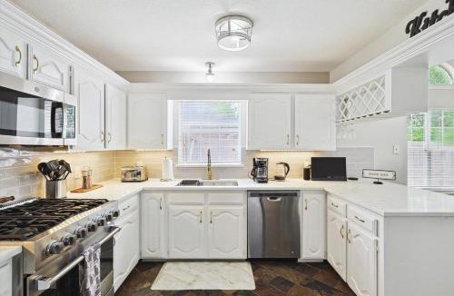 Flower Mound House | 5-BD 3-BA Serene Retreat in Heart of Flower Mound
