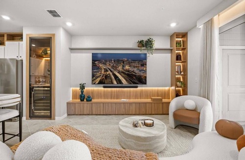 Clermont House | 5 BD/4.5 BA/Windsor Cay (16194 CC)