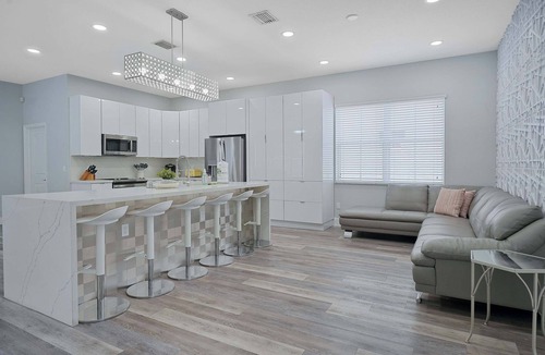 Miami Lakes House | 5-BD,5-BA Tropical Oasis - Pool, Patio, Fun