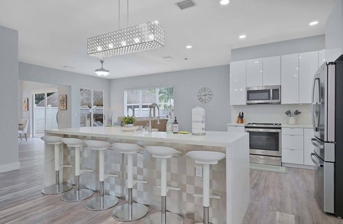 Miami Lakes House | 5-BD,5-BA Tropical Oasis - Pool, Patio, Fun