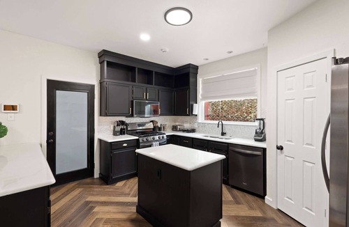Far North Dallas House | 5-BD Getaway w/Pool, Patio, Firepit | Mins to DT