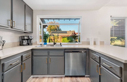 Elk Grove House | 5 BD Home/Pool/Game RM/King Bed/High Ceiling