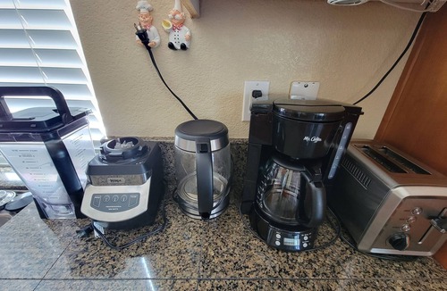 Elk Grove House | 5 BD Home★ Pool |Ping Pong/Fire Pit/2 King Beds