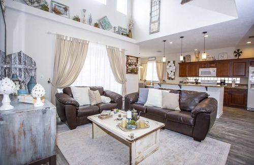 Sunset Lakes Villa | 5 BDR home 4 miles from disney * Exquisite Star Wars themed game room!