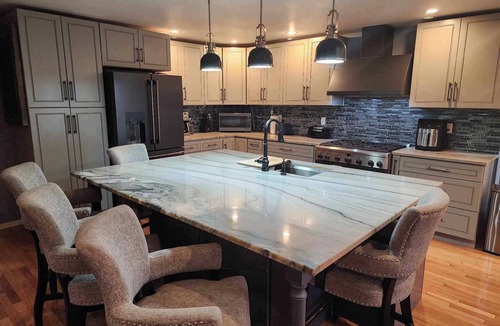 Green Lake House | 5-BDR w/Rooftop Views, Covered Deck & Spacious Backyard–Prime Central Location!