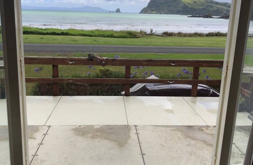 Port Charles House | 5 Bdrm Beachfront Family Escape