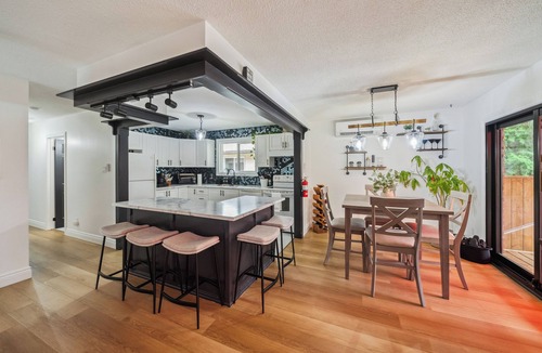 Keswick House | 5 bdrm house with pool & private beach