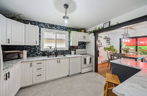 Keswick House | 5 bdrm house with pool & private beach