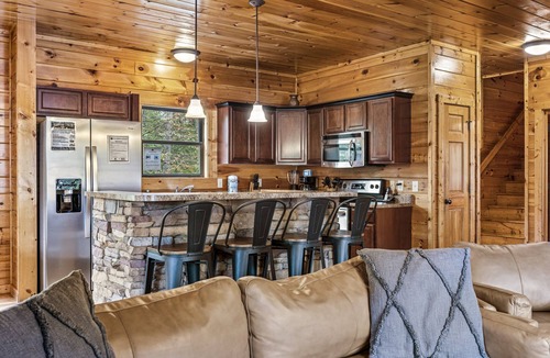 Gatlinburg Cabin | 5 bdrm |Theater |Gameroom| Hot Tub | Arcade
