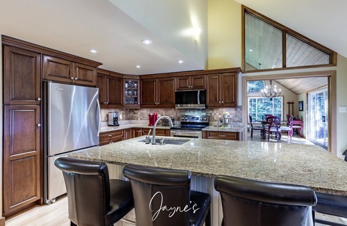 Seguin Cottage | 5 bed 5 bath cottage on Lake Rosseau