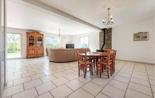 Saint-Pierre-de-Varengeville House | 5 Bedroom Pet Friendly Home In St Paer