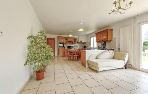 Saint-Pierre-de-Varengeville House | 5 Bedroom Pet Friendly Home In St Paer