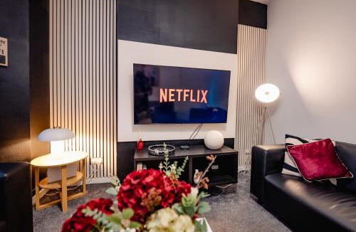 Roath House | 5 Bed 2 Bath - Cardiff Central Getaway - Free Parking