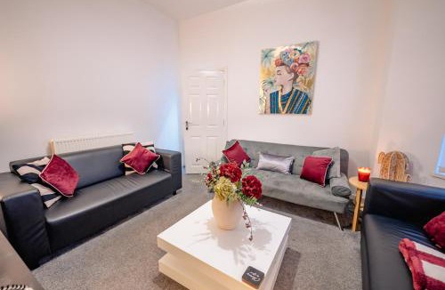 Roath House | 5 Bed 2 Bath - Cardiff Central Getaway - Free Parking