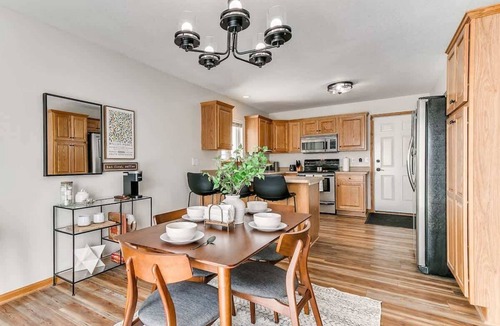 Ames House | 5 Bed 2 Bath/Modern Large Home