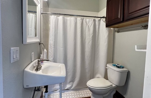 Five Points House | 5 bed 3 bath home - 5 min drive to downtown