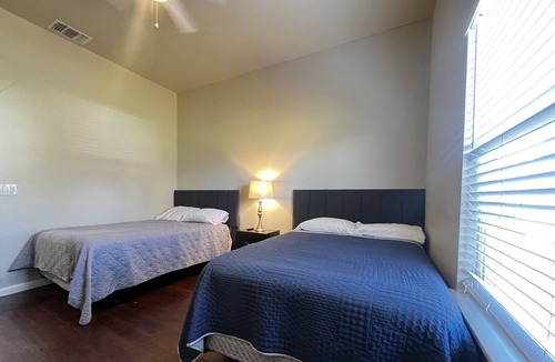 Five Points House | 5 bed 3 bath home - 5 min drive to downtown