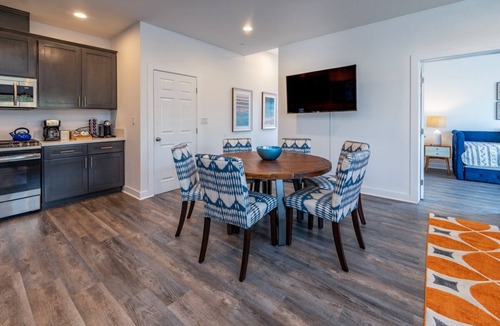 Willmore House | 5 bed/4 ba DOWNTOWN