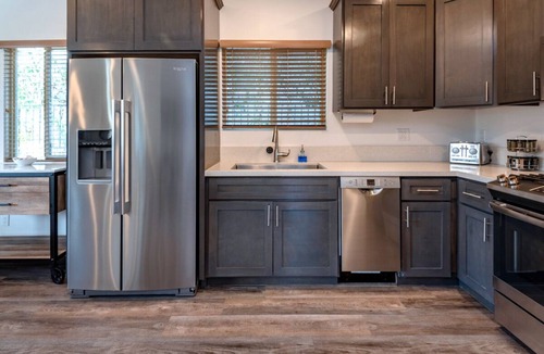 Willmore House | 5 bed/4 ba DOWNTOWN