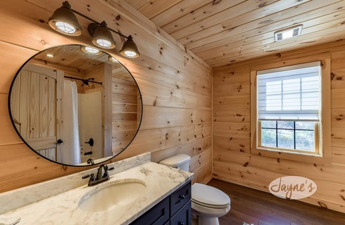 Penetanguishene Cottage | 5 bed 4 bath cottage on Georgian Bay