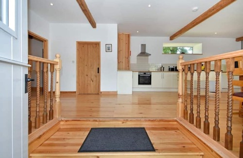 Birchington House | 5 Bed Barn Conversion - with private hot tub!