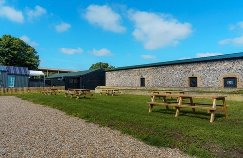Birchington House | 5 Bed Barn Conversion - with private hot tub!