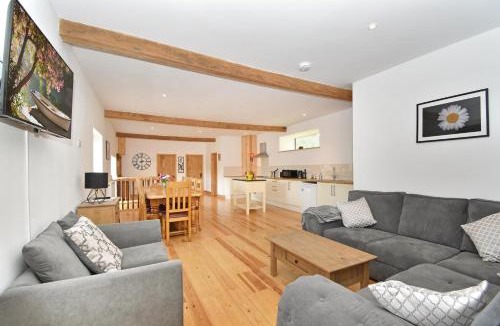 Isle of Thanet House | 5 Bed Barn Conversion - with private hot tub
