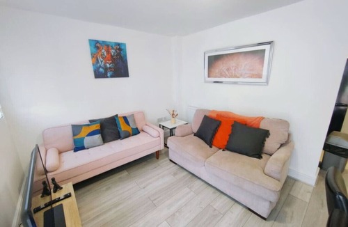 Weston on Trent House | 5 Bed Contractor Pad, Parking, Fast Wifi, Spacious