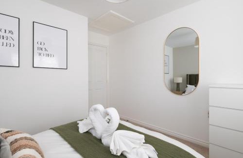 Bletchley Apartment | 5 bed detached Contractors Parking Long Stays