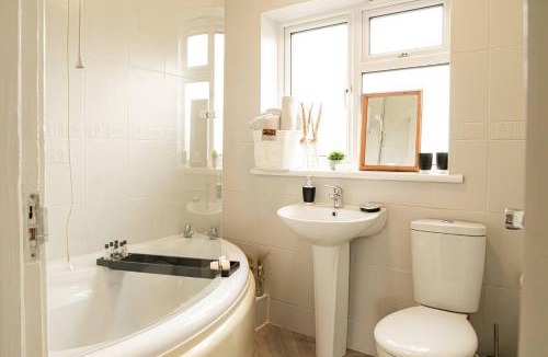 Banbury House | 5 Bed House - Free Parking